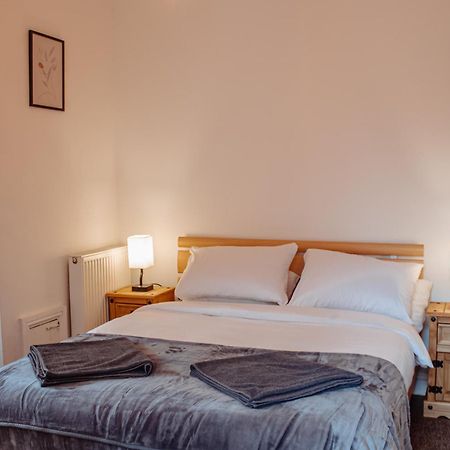 Apartamento Spacious Flat With Free Parking Harrogate Exterior foto