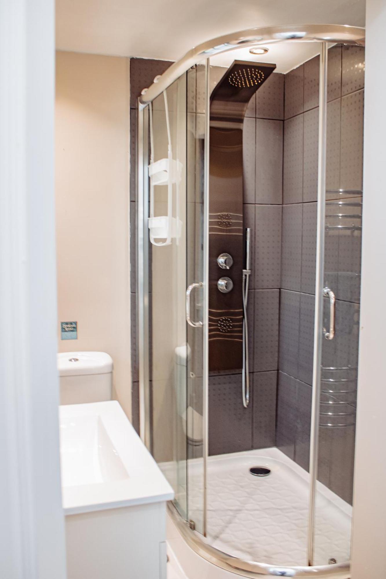 Apartamento Spacious Flat With Free Parking Harrogate Exterior foto